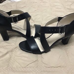Life Stride black heels size 9